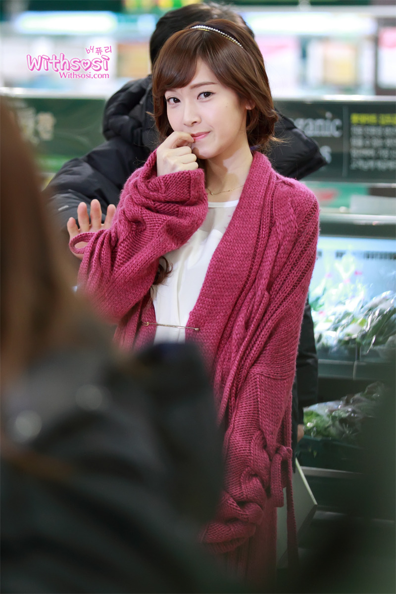 [OTHER][20-01-2012]Jessica tại trường quay của bộ phim "Wild Romance" - Page 16 123428374F33B76238C089