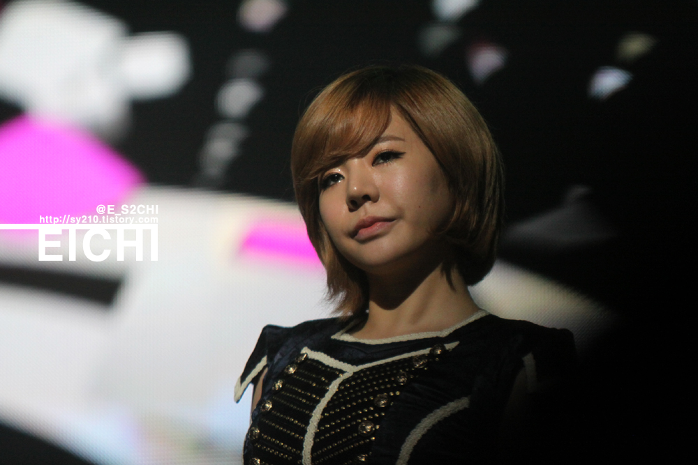 [PIC][01-09-2012]SNSD tại buổi Giao lưu và Ký tặng cho fan hâm mộ được tổ chức bởi thương hiệu "LOOK" vào chiều nay - Page 6 1269F9505043235C388B26