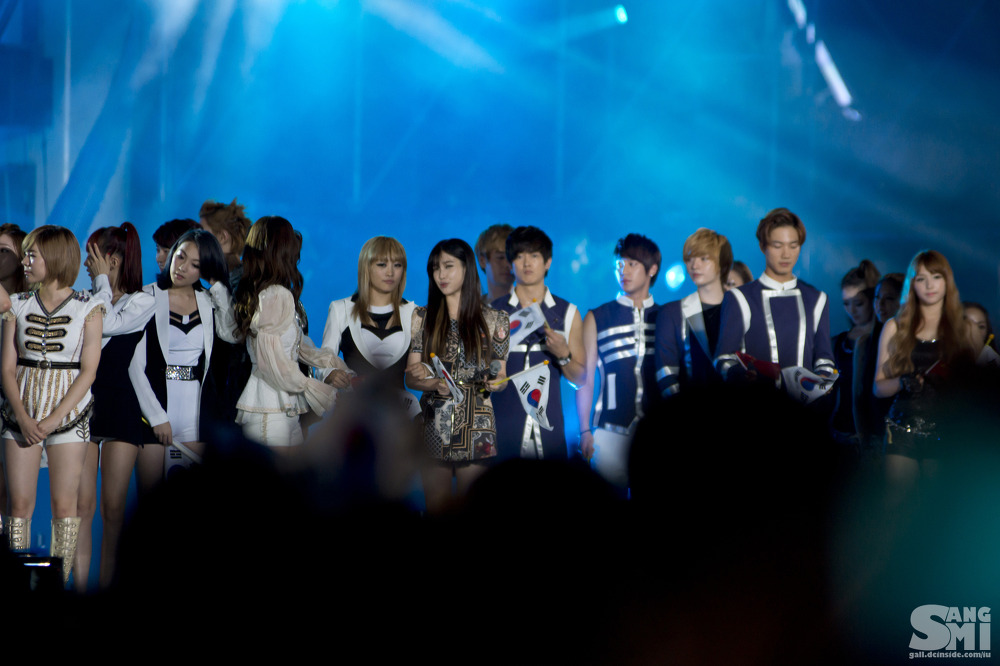 [PIC][25-08-2012]Hình ảnh mới nhất từ Concert "14th Korea-China Music Festival in Yeosu" của SNSD - Page 4 20494A455039BE661C38C7