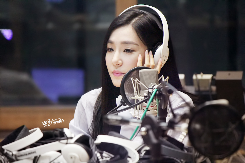 [OTHER][06-02-2015]Hình ảnh mới nhất từ DJ Sunny tại Radio MBC FM4U - "FM Date" - Page 17 212B203D557EA6D52287EF