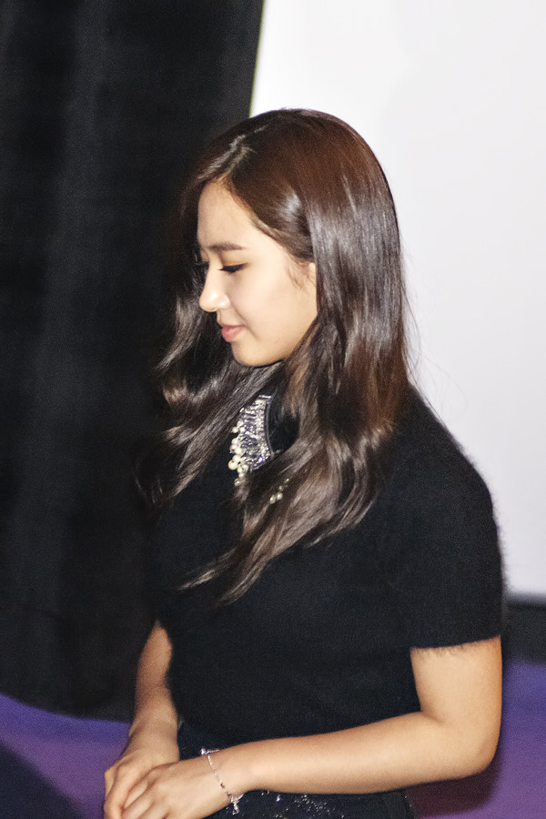 [PIC][30-10-2013]Yuri tham dự "No Breathing Greeting Event" vào tối nay - Page 2 213F613652717E962D5560
