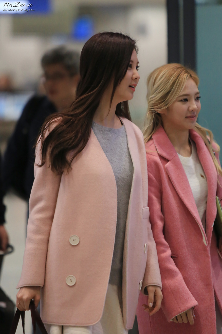 [PIC][23-11-2013]SeoHyun và HyoYeon trở về Hàn Quốc vào sáng sớm nay 215B9539528FE7AA260AC8