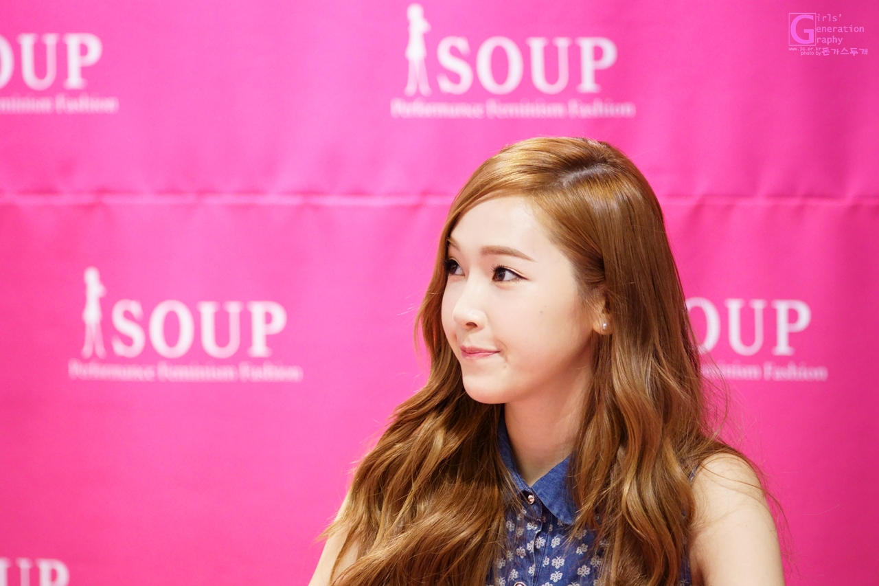[PIC][04-04-2014]Jessica tham dự buổi fansign cho thương hiệu "SOUP" vào trưa nay - Page 3 222B8F38539DC158323031