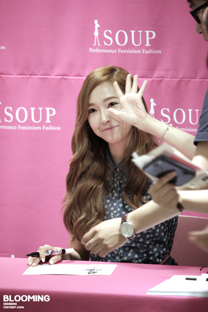 [PIC][14-06-2014]Jessica tham dự buổi fansign lần 2 cho thương hiệu "SOUP" vào trưa nay 2253E550539D250A1720C9