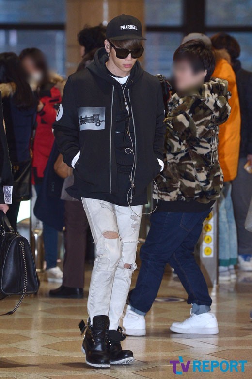 160110 Jonghyun @ Aeropuertos de Gimpo y Haneda {Rumbo a Japón} 225531405691E816233175