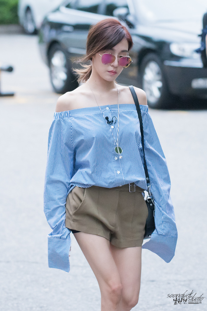[PIC][01-07-2016]Tiffany xuất hiện tại tòa nhà KBS để quảng bá cho "SHUT UP" 2262DC4657767ADE3E268C