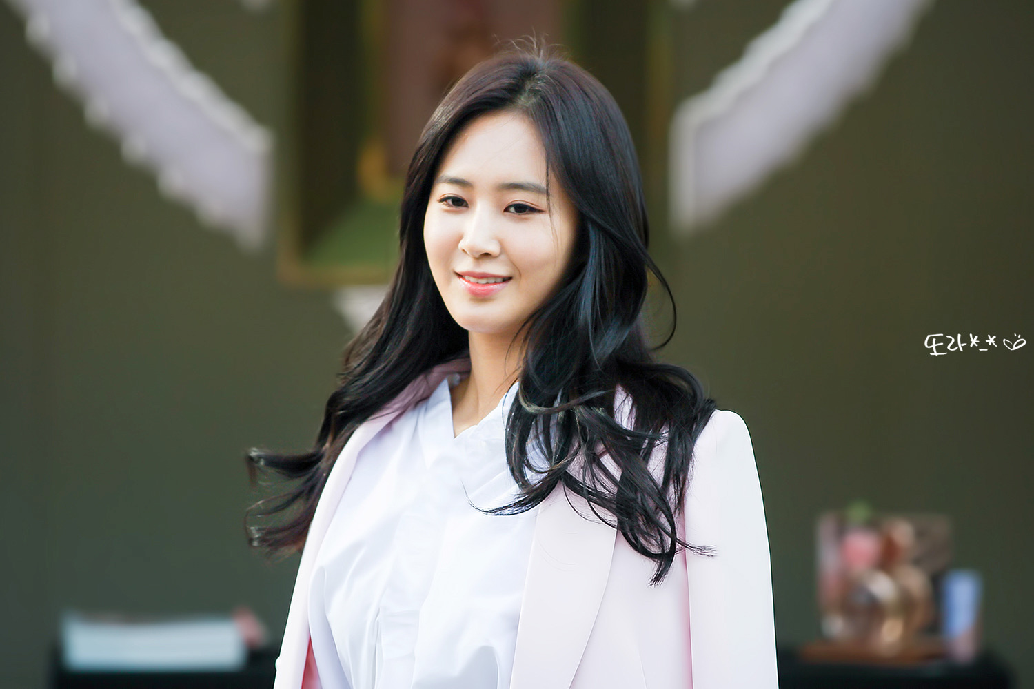 [PIC][09-10-2016]Yuri tham dự buổi Fansign thứ 2 cho thương hiệu nước hoa "BVLGARI Rose Goldea" tại Myeongdong Lotte Duty Free vào chiều nay - Page 4 227A9C505957A4C00DB177