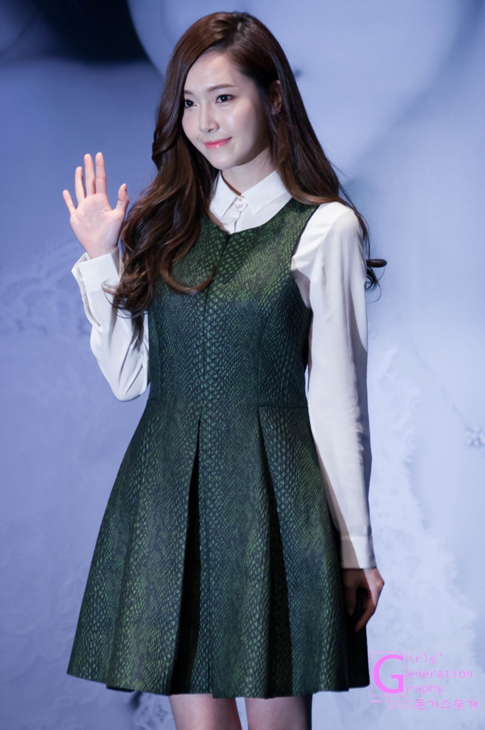 [PIC][01-12-2013]Jessica xuất hiện tại buổi fansign thứ 2 cho thương hiệu "STONEHENgE" vào trưa nay - Page 2 2308124D529C60AE021B37