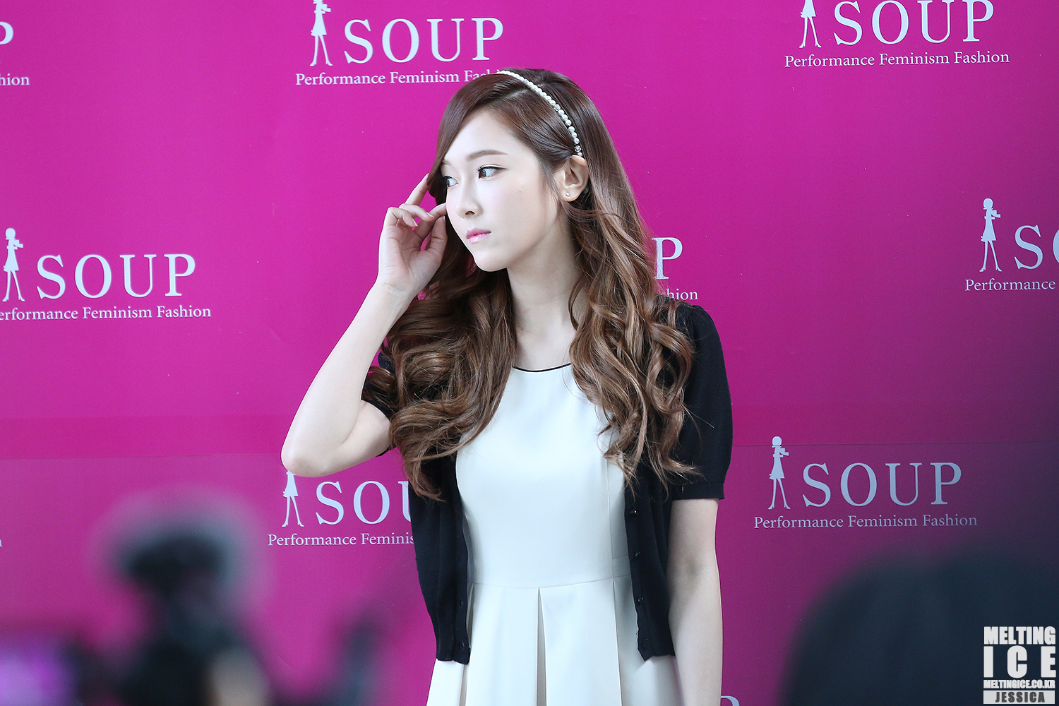 [PIC][04-04-2014]Jessica tham dự buổi fansign cho thương hiệu "SOUP" vào trưa nay - Page 3 2324B442539560B02D0B70