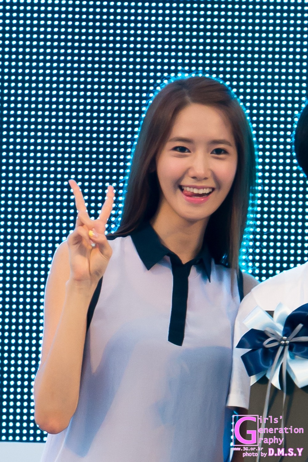 [PIC][29-07-2013]YoonA xuất hiện tại sự kiện SKT ở "Changwon Mechanical High School" cùng SHINee MinHo vào chiều nay  - Page 2 23418543521D7253224B51