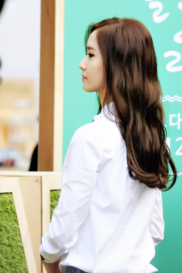 [PIC][27-09-2014]YoonA tham dự sự kiện “Innisfree PLAY GREEN Festival 2014” tại Seocho Culture & Arts Park vào chiều nay 253505505427253531BD0F
