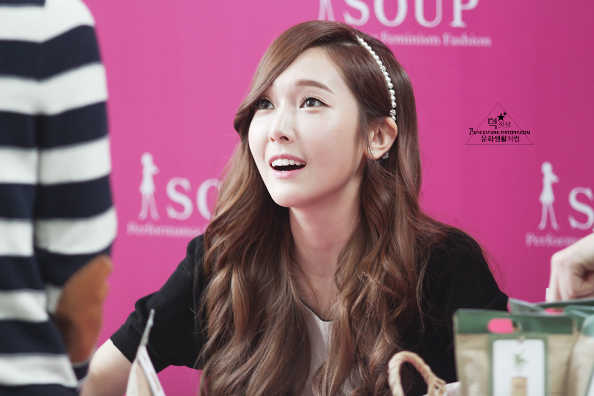 [PIC][04-04-2014]Jessica tham dự buổi fansign cho thương hiệu "SOUP" vào trưa nay - Page 2 257DE14653495DAC0C92CC