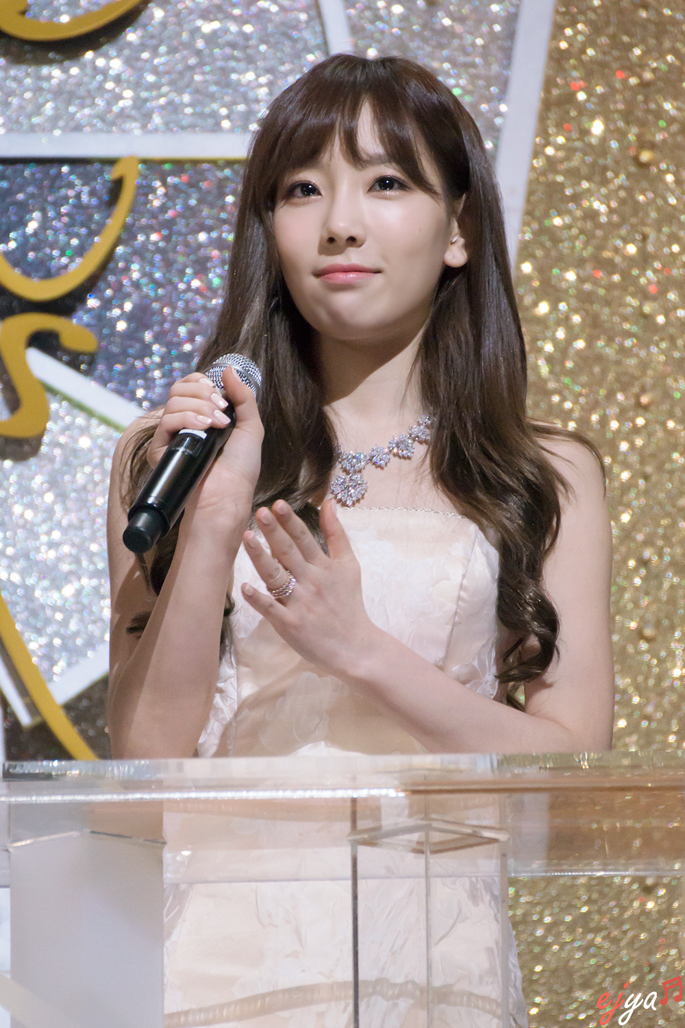 [PIC][16-01-2014]Hình ảnh từ "JTBC 28th Golden Disk Award" của MC TaeYeon và Tiffany vào tối nay + SNSD giành chiến thắng với 2 giải thưởng - Page 3 26114E4E52DCB9232FD54F