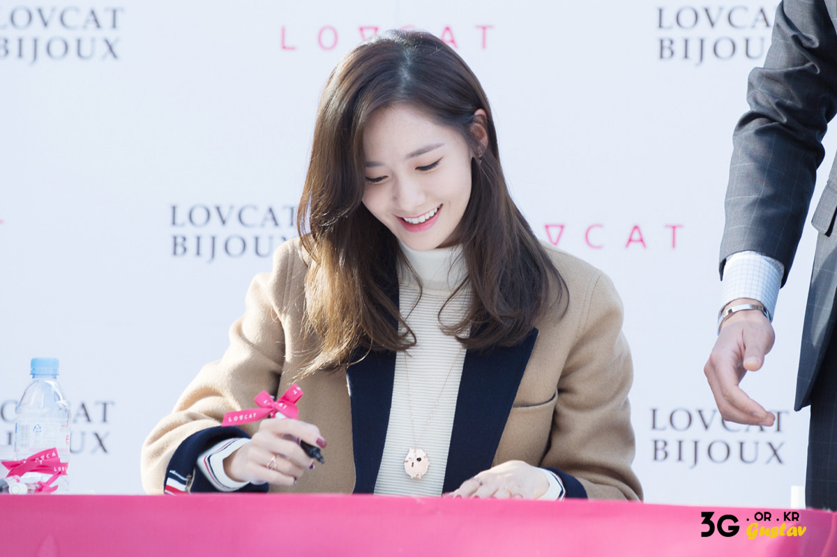 [PIC][24-10-2015]YoonA tham dự buổi fansign cho thương hiệu "LOVCAT" vào chiều nay - Page 3 27072236562CDCCF2E966E