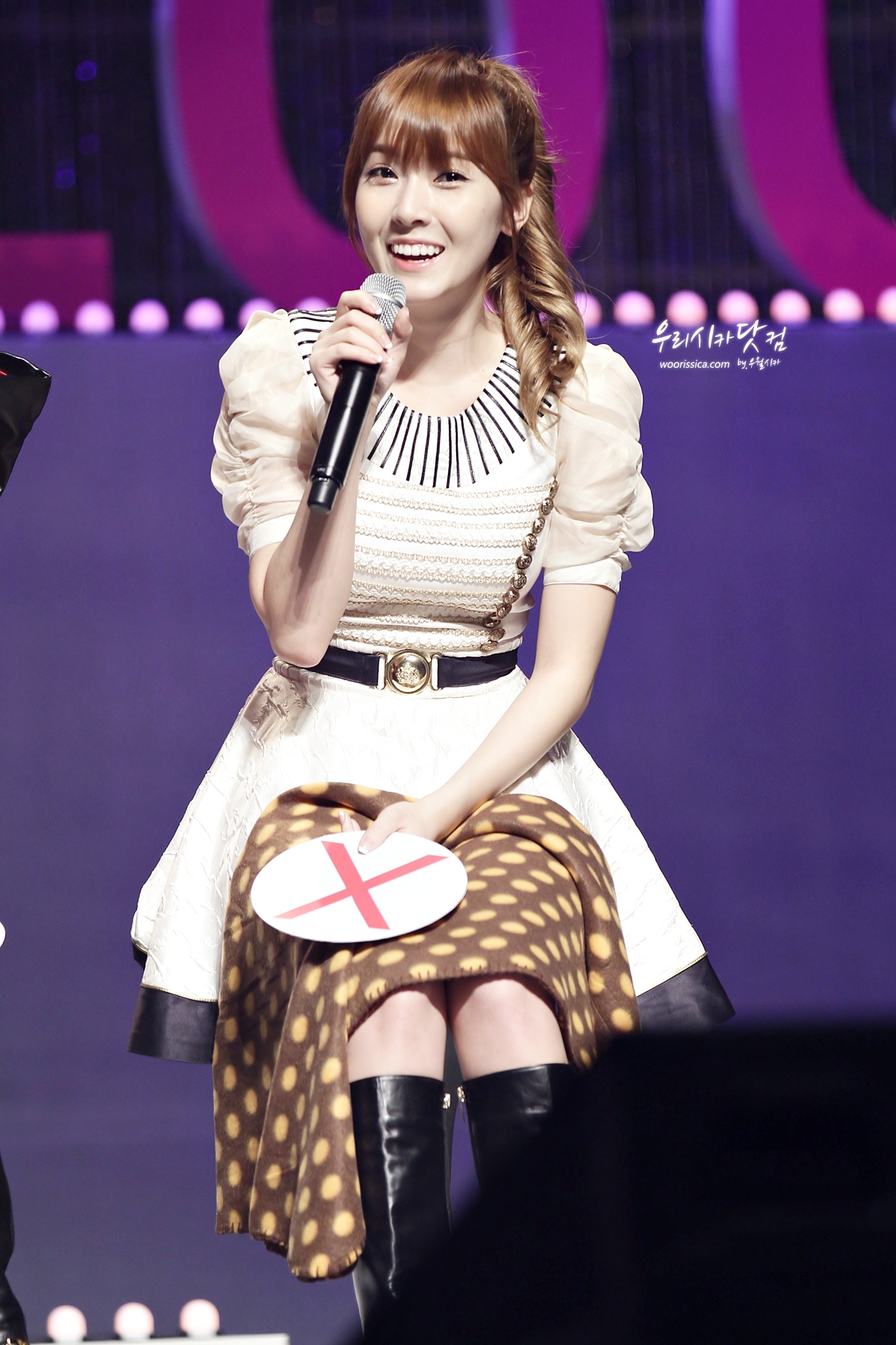 [PIC][01-09-2012]SNSD tại buổi Giao lưu và Ký tặng cho fan hâm mộ được tổ chức bởi thương hiệu "LOOK" vào chiều nay - Page 14 154F304050446605495FFA