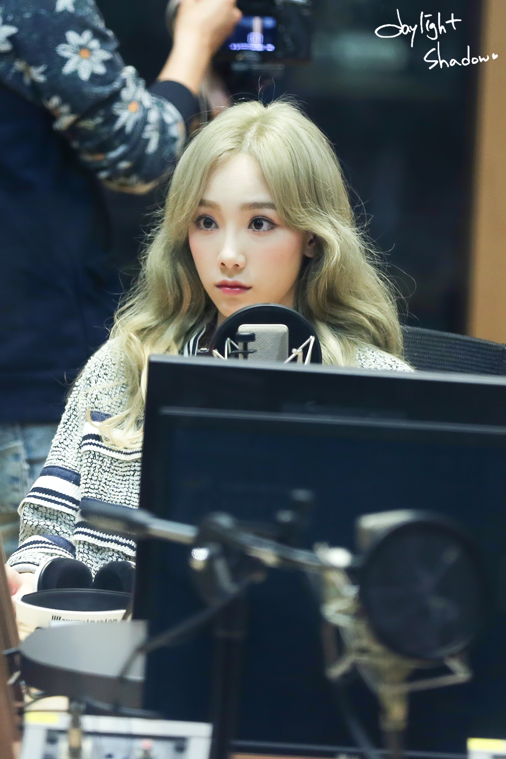 [OTHER][06-02-2015]Hình ảnh mới nhất từ DJ Sunny tại Radio MBC FM4U - "FM Date" - Page 32 244CE83F56A0B2ED34541D