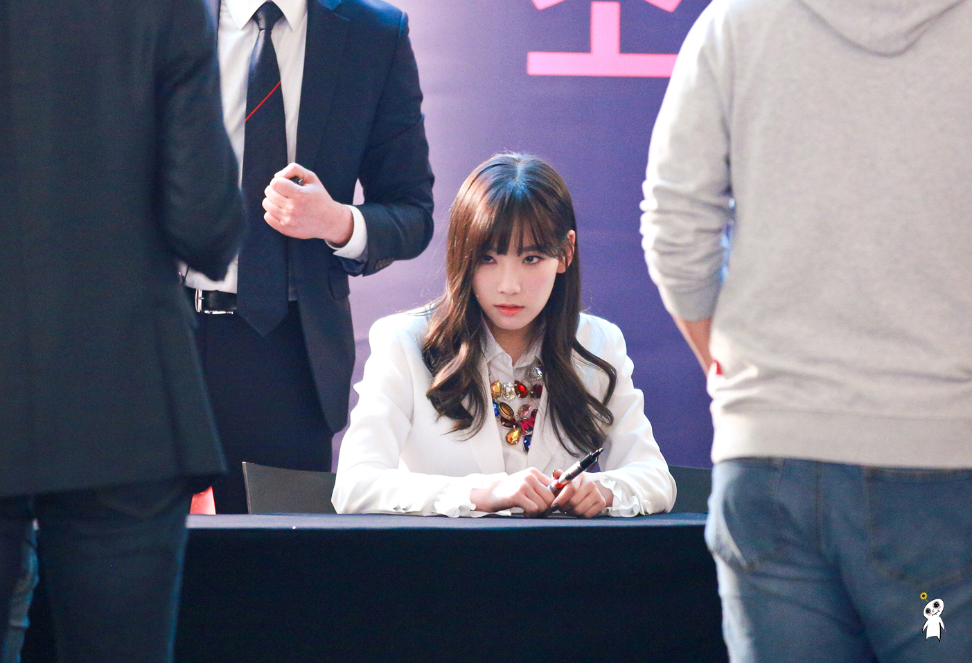 [PIC][14-03-2014]SNSD xuất hiện tại buổi fansign cho "Mr.Mr." vào tối nay  - Page 3 25480E385323E80C2BF70B