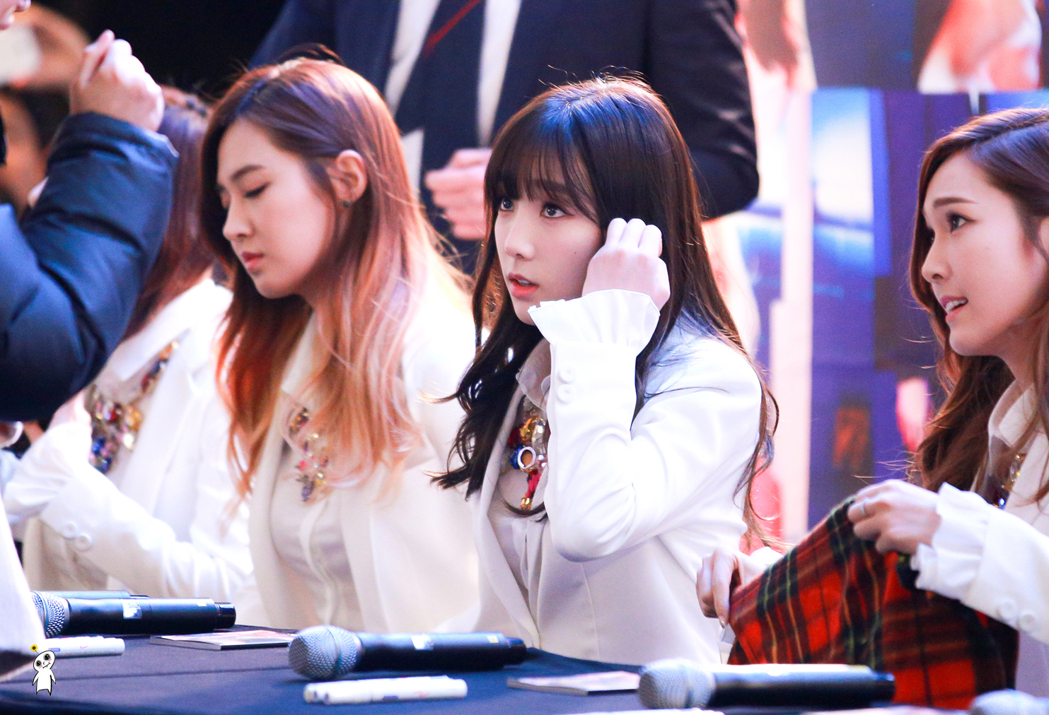 [PIC][14-03-2014]SNSD xuất hiện tại buổi fansign cho "Mr.Mr." vào tối nay  - Page 3 264AF2355323E7F719214F