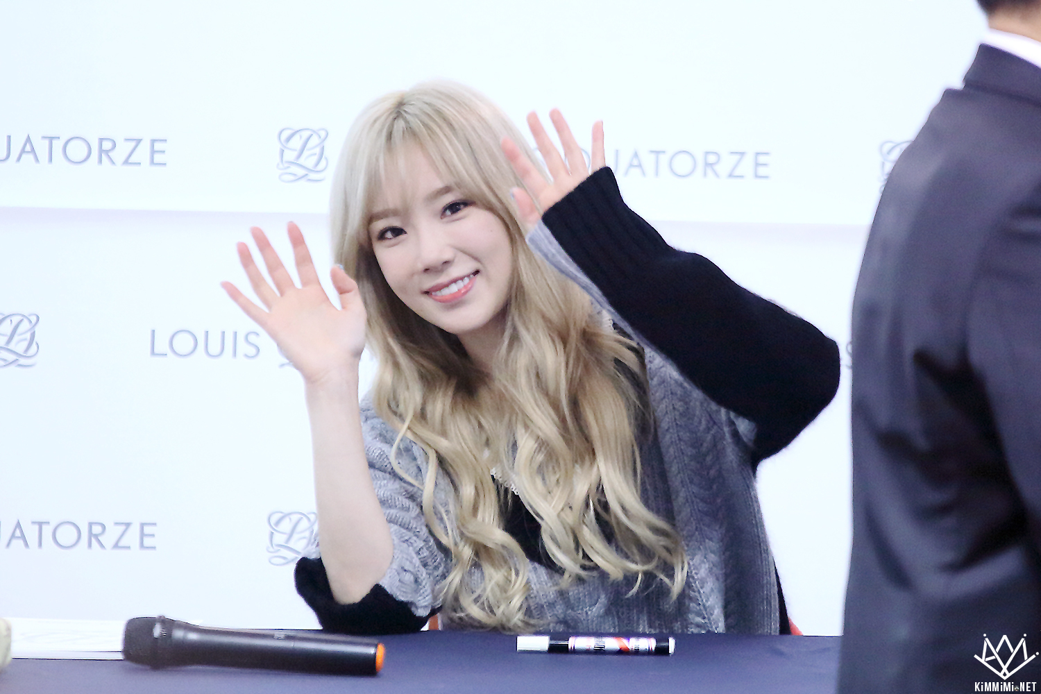 [PIC][27-11-2015]TaeTiSeo tham dự buổi Fansign cho thương hiệu "Louis Quartoze" tại Lotte Department Store Busan vào chiều nay - Page 6 274F063756A758D307E022